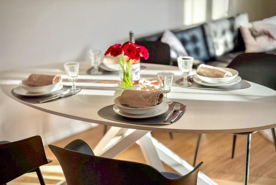 Living room, Seating area, Dining area, Food