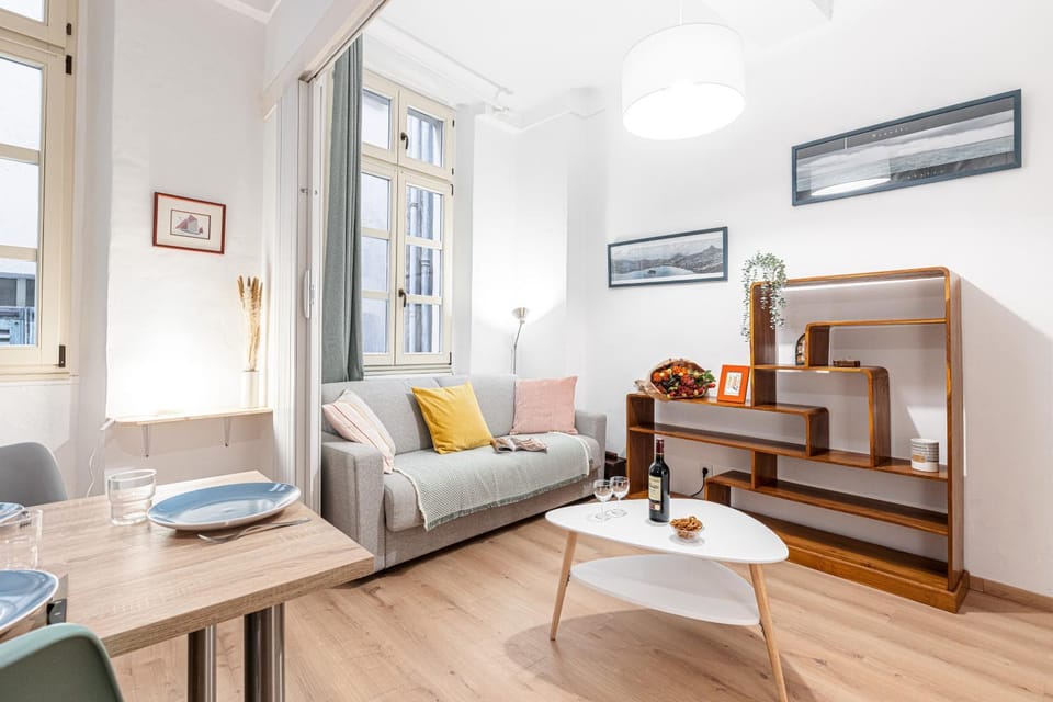 TV and multimedia, Coffee/tea facilities, Kitchen or kitchenette, Living room, Dining area