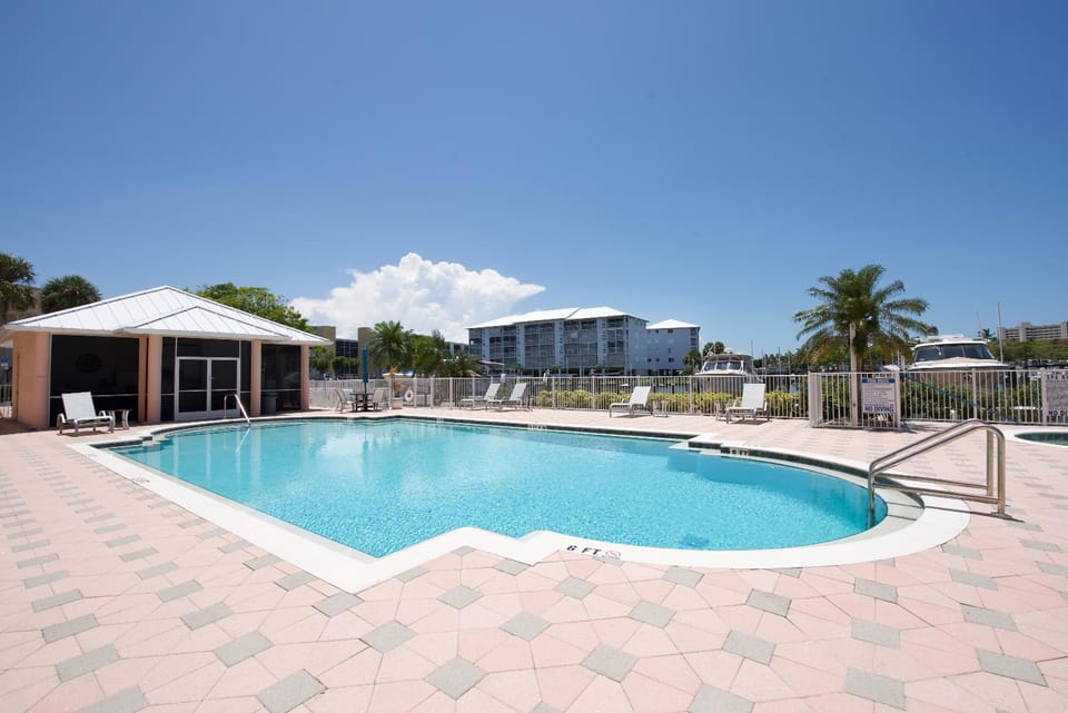 Palm Harbor #403 by Sun Palace Vacations Apartment in Estero Island