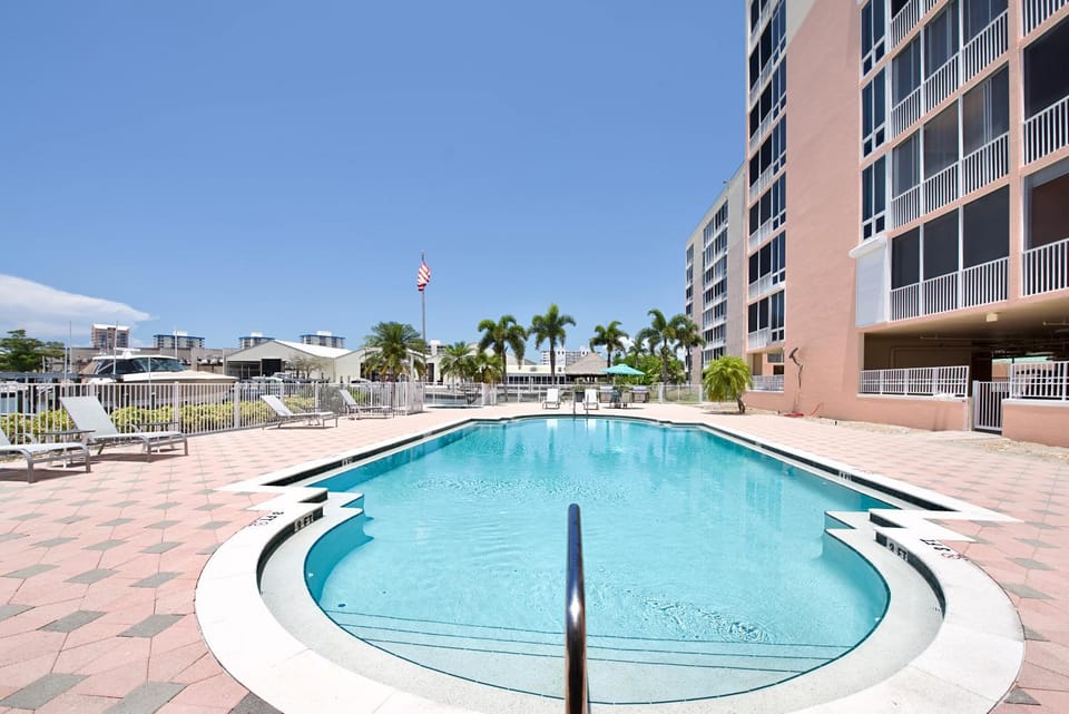 Palm Harbor #403 by Sun Palace Vacations Apartment in Estero Island