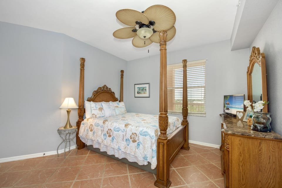 Palm Harbor #602 by Sun Palace Vacations Apartment in Estero Island