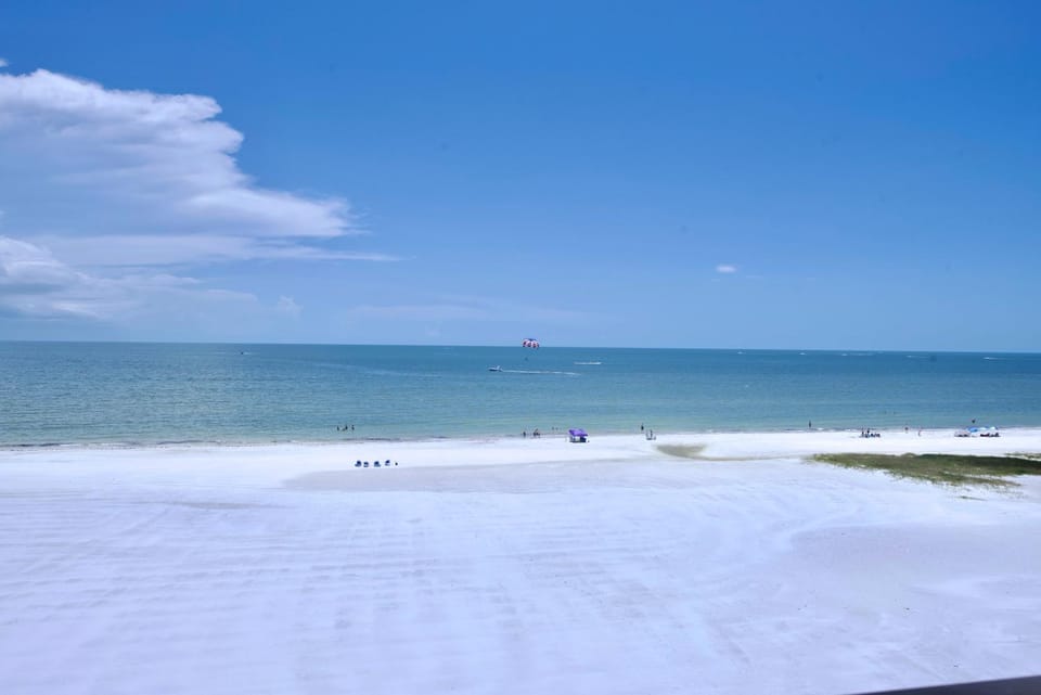 Pelican Watch #502 by Sun Palace Vacations Apartment in Estero Island