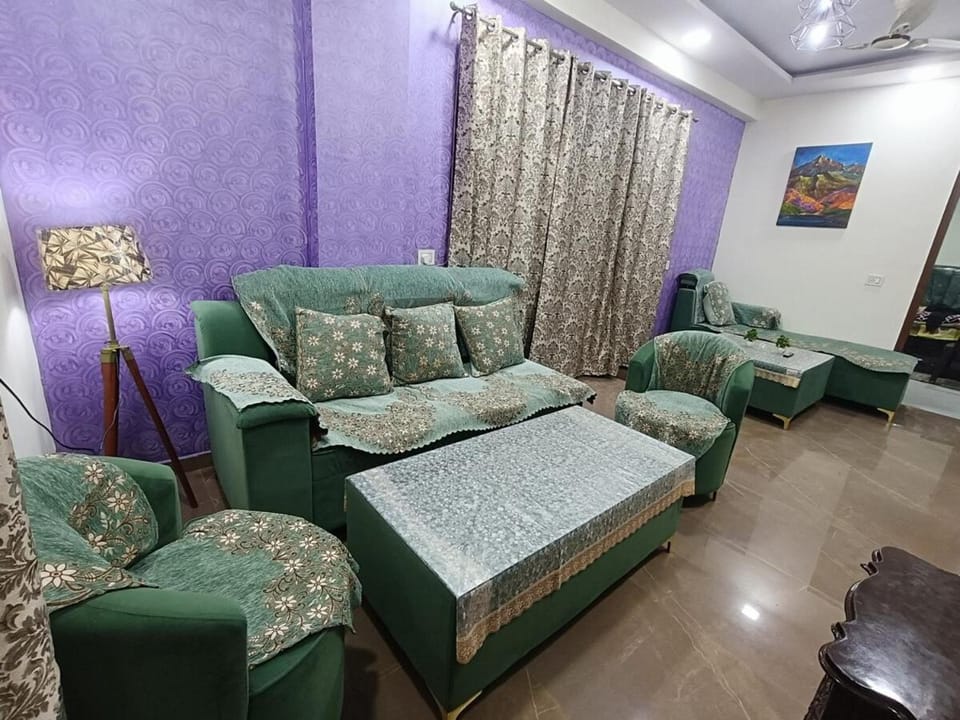 HomelyStay Apartment in Noida