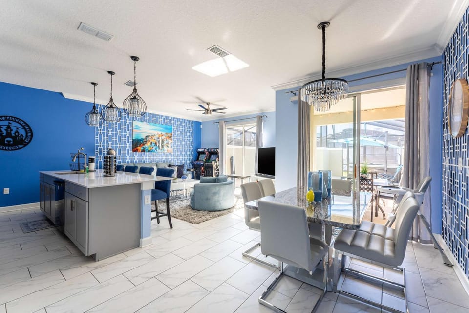 Kitchen or kitchenette, Living room, Seating area, Dining area