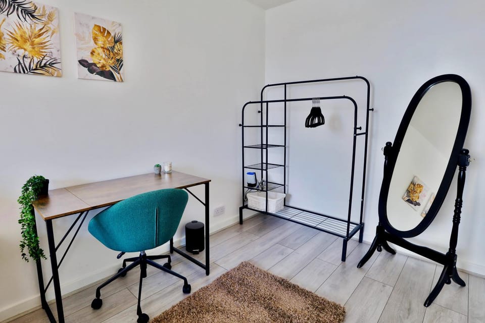 Seating area, Bedroom