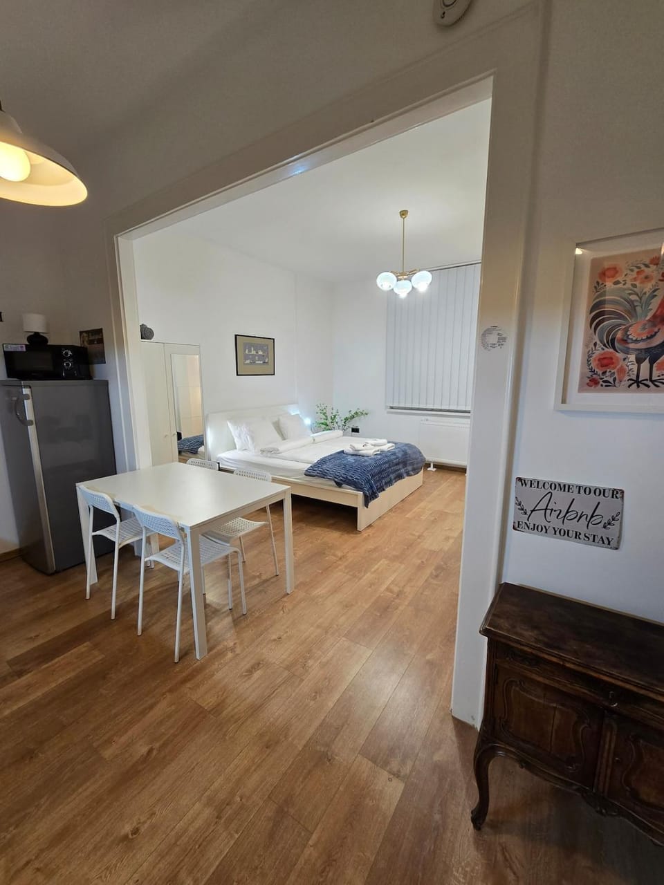 Bed, Living room, Seating area, Dining area, Bedroom
