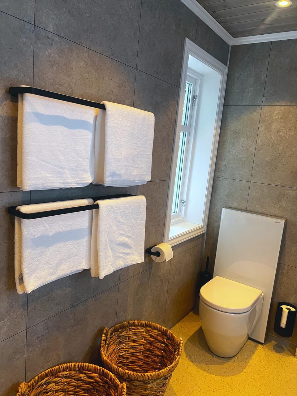 Toilet, Bathroom, towels