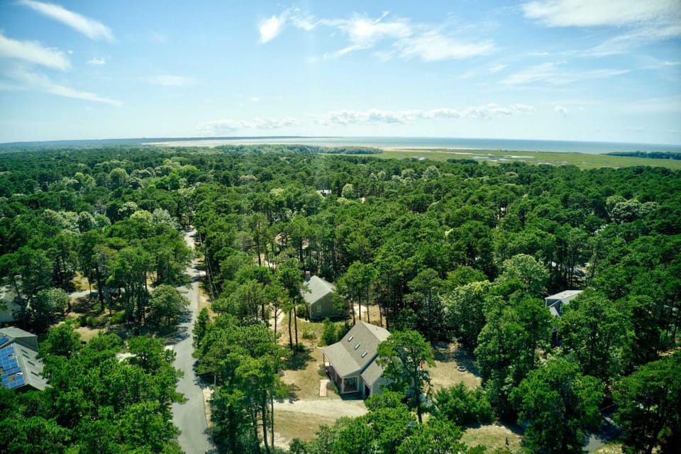 Charming Getaway with Hot Tub Dog Friendly House in Eastham
