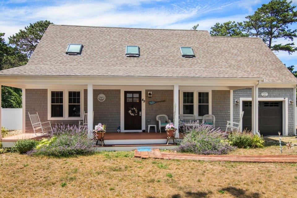 Charming Getaway with Hot Tub Dog Friendly House in Eastham