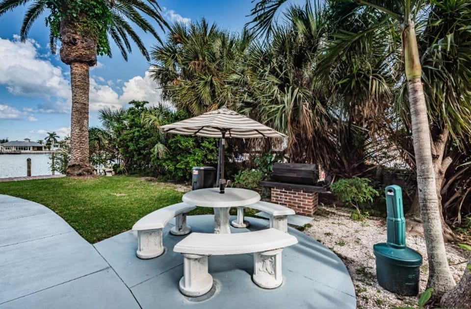 Charming and Spacious Studio Apartment in Clearwater Beach