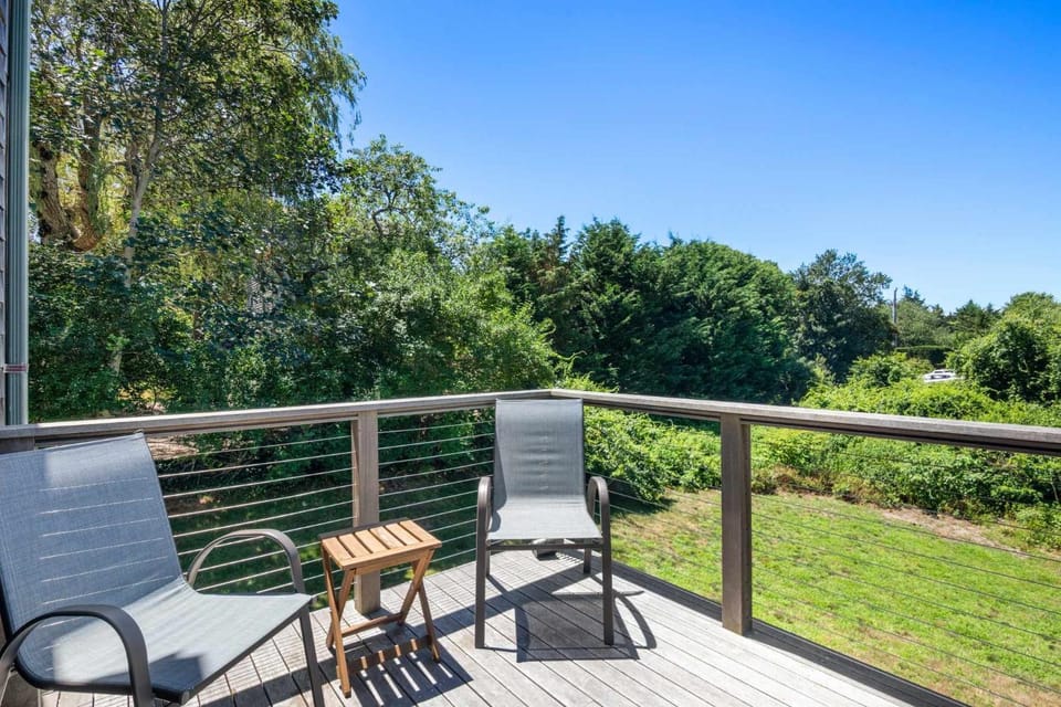 Walk to Nauset Beach Updated and Cozy House in Orleans