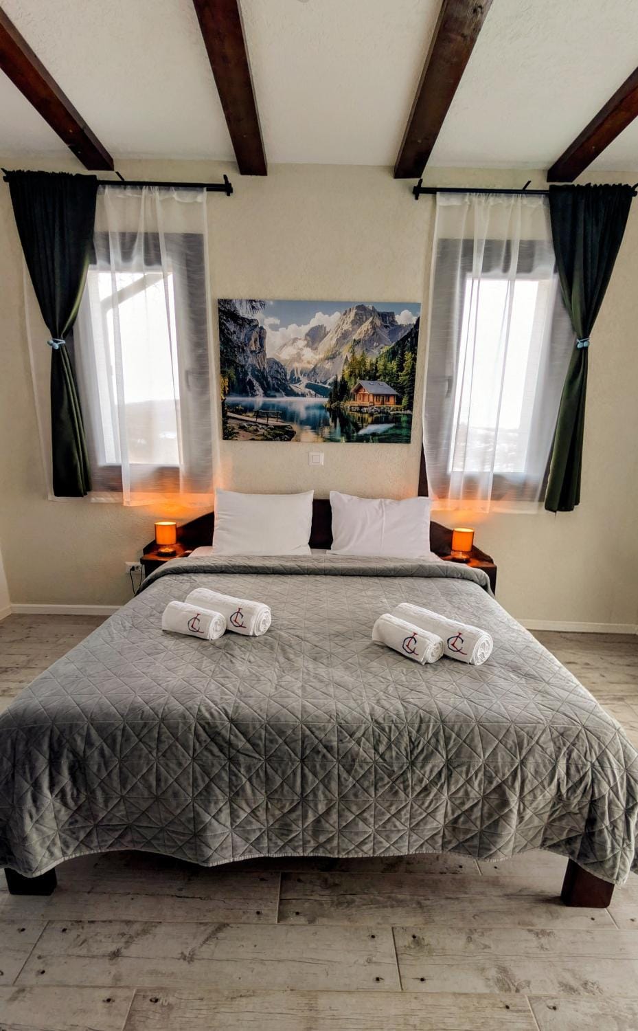 Bed, Photo of the whole room, Bedroom, towels