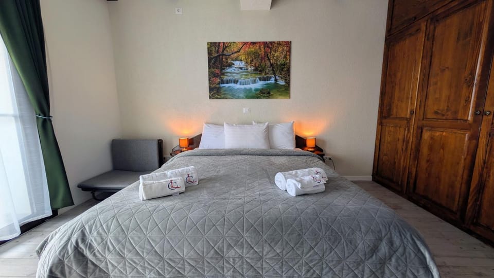 Bed, Photo of the whole room, Bedroom, towels, wardrobe