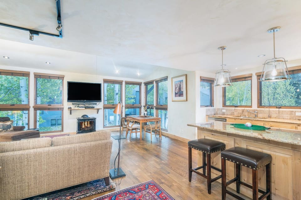 Experience mountain views in this spacious 3-bedroom Telluride Lodge #423 House in Telluride