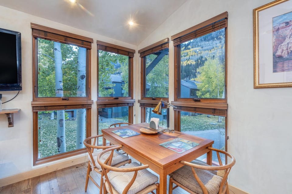 Experience mountain views in this spacious 3-bedroom Telluride Lodge #423 House in Telluride