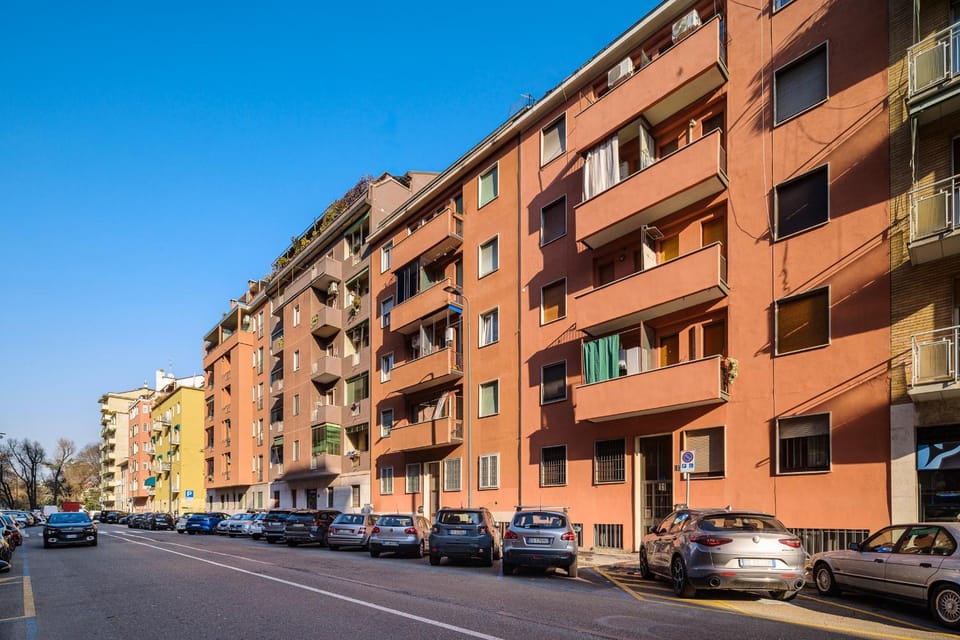 Property building, Day, Neighbourhood, Balcony/Terrace, City view, Street view, Location, Parking