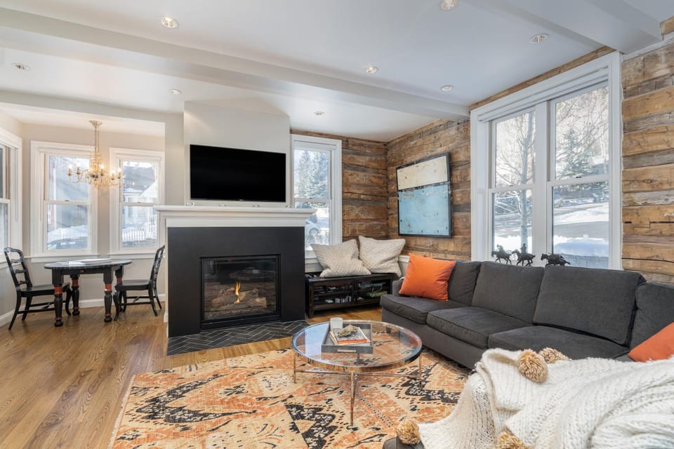 Luxury at Miles High, with 2 Free Ski Passes House in Telluride