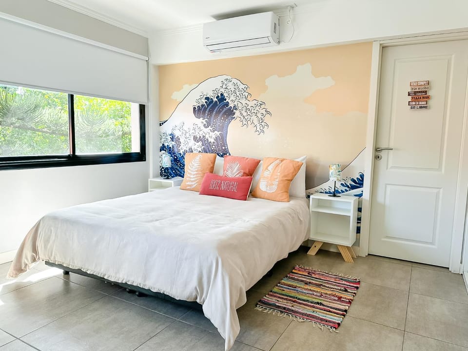 Bed, Photo of the whole room, Bedroom, air conditioner