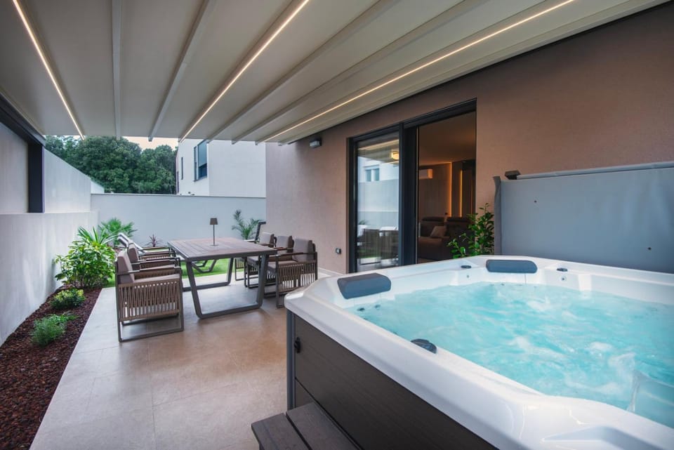 Patio, Hot Tub, Seating area
