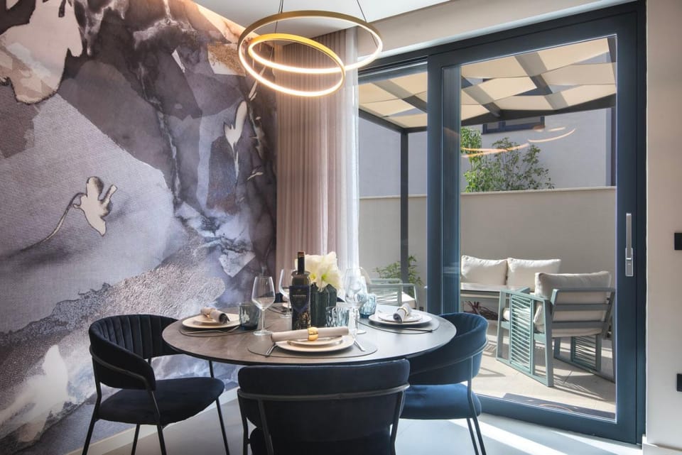 Living room, Seating area, Dining area
