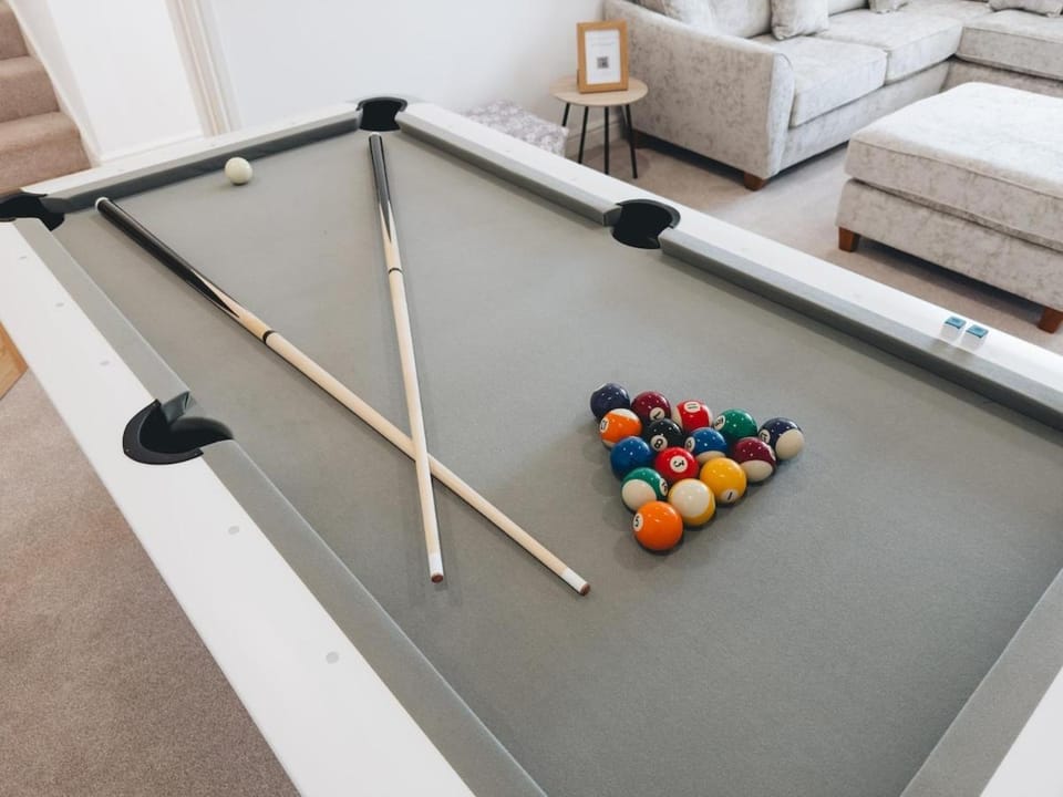 Billiard, Game Room