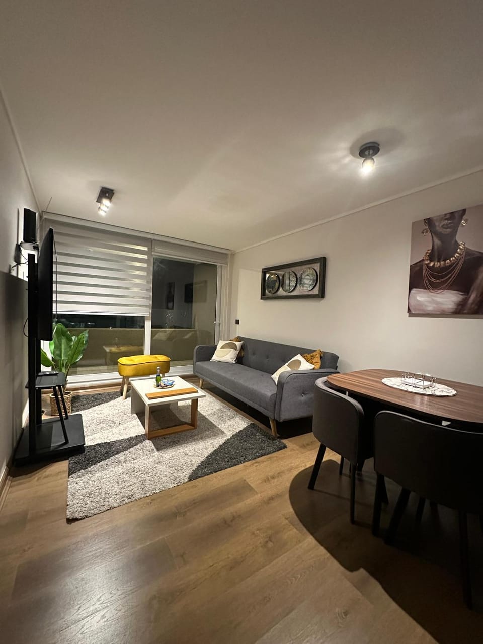 TV and multimedia, Living room, Seating area, Dining area
