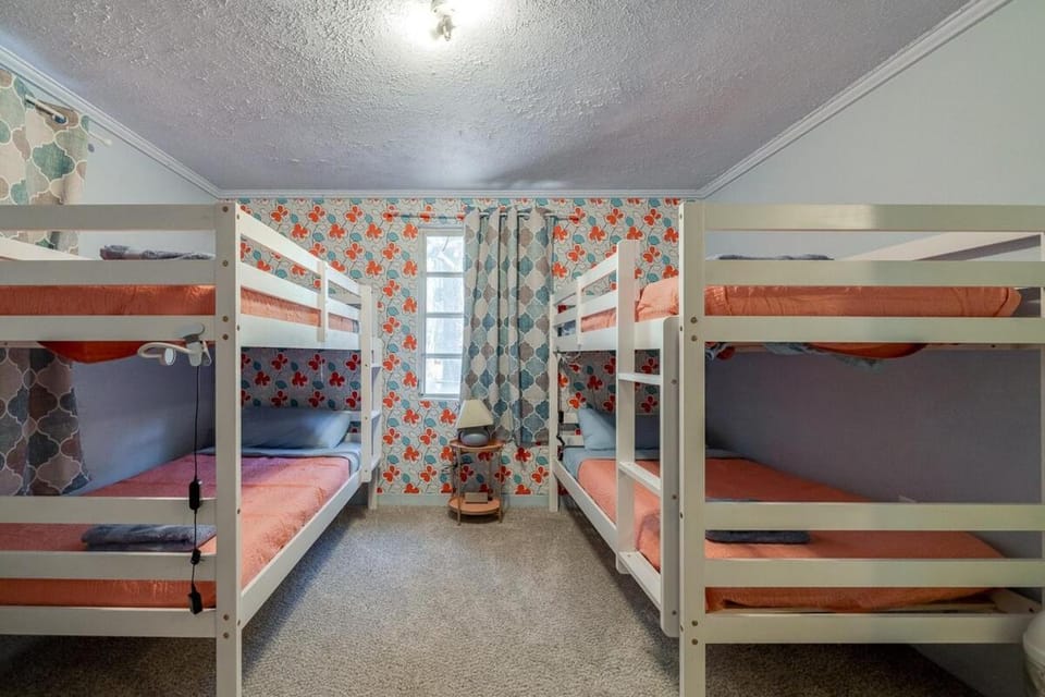 Bedroom, bunk bed