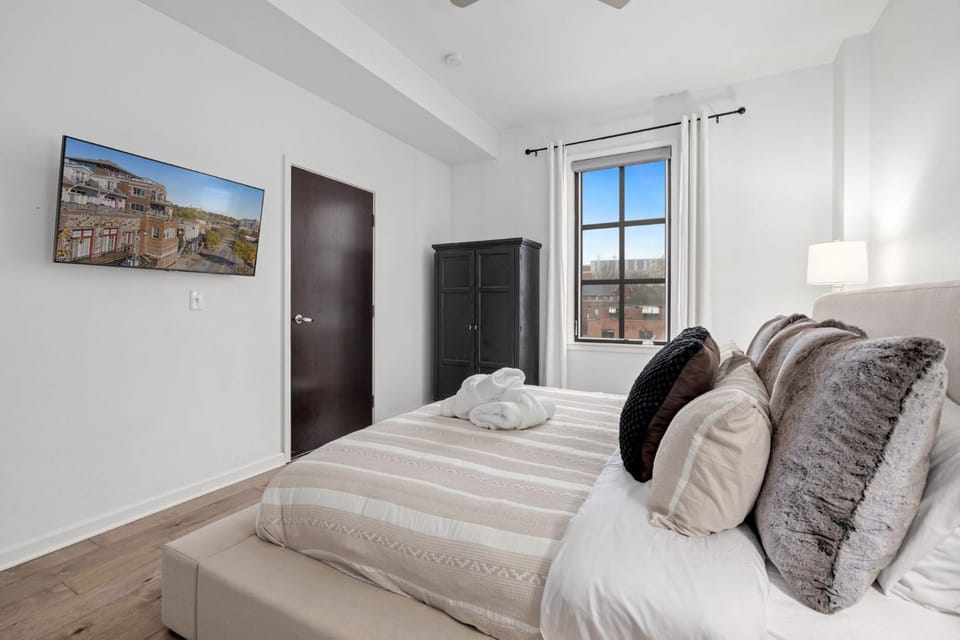 Fay Flat-Monthly Rental-Downtown High Rise Suite Apartment in Fayetteville