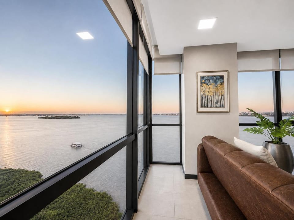 Suite Esquinera con Vista al Rio Puerto Santa Ana, Guayaquil Apartment in Guayaquil
