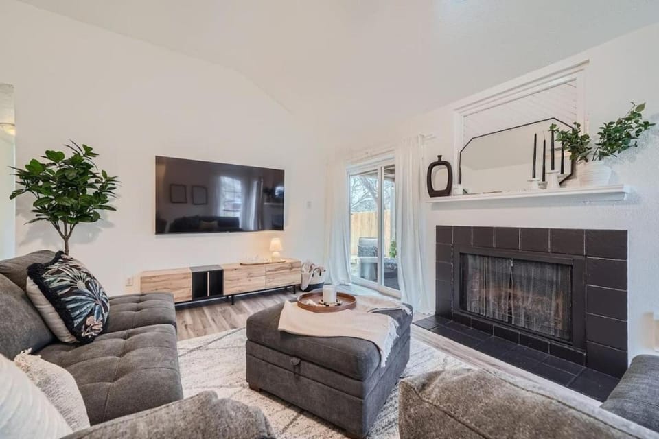 4BR Family Retreat Near Austin & Kalahari House in Round Rock