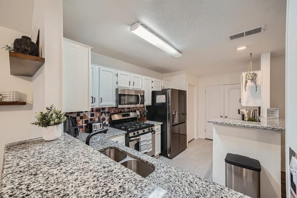 4BR Family Retreat Near Austin & Kalahari House in Round Rock