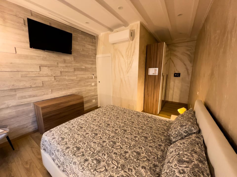 Bed, TV and multimedia, Bedroom, safe, wardrobe