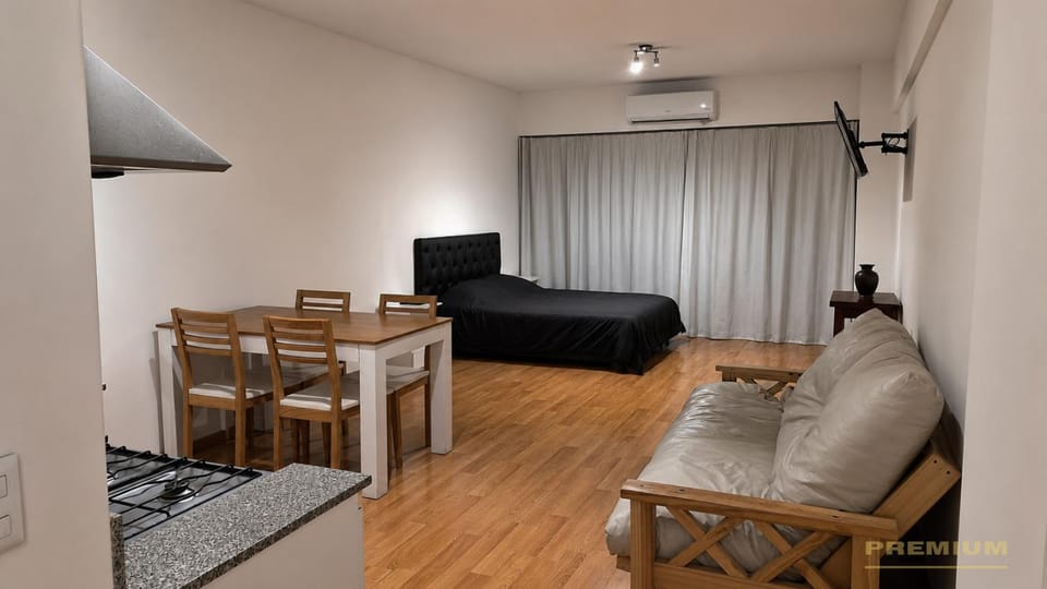 Bed, TV and multimedia, Living room, Photo of the whole room, Seating area, Dining area, Bedroom, internet
