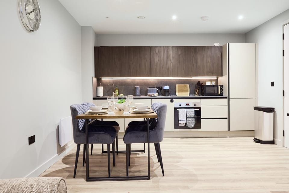 Kitchen or kitchenette, Dining area