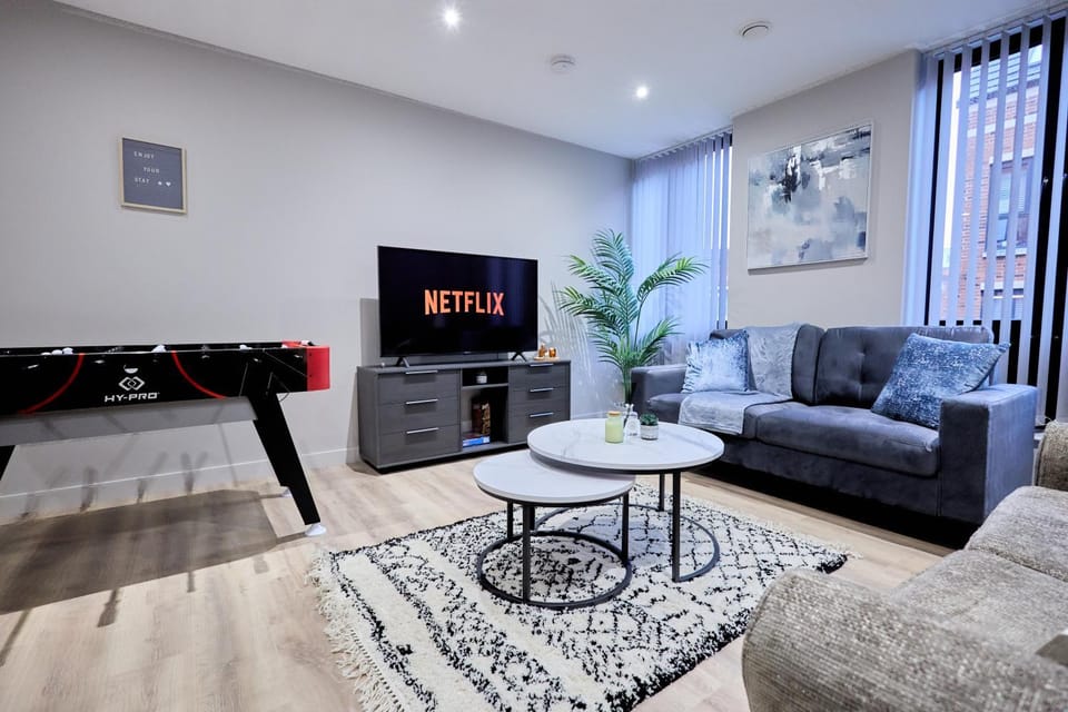 TV and multimedia, Living room, Evening entertainment