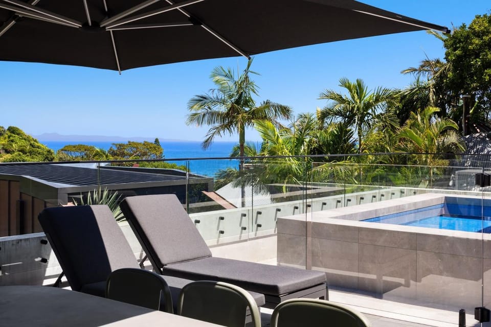 Balcony/Terrace, Sea view, Swimming pool, sunbed