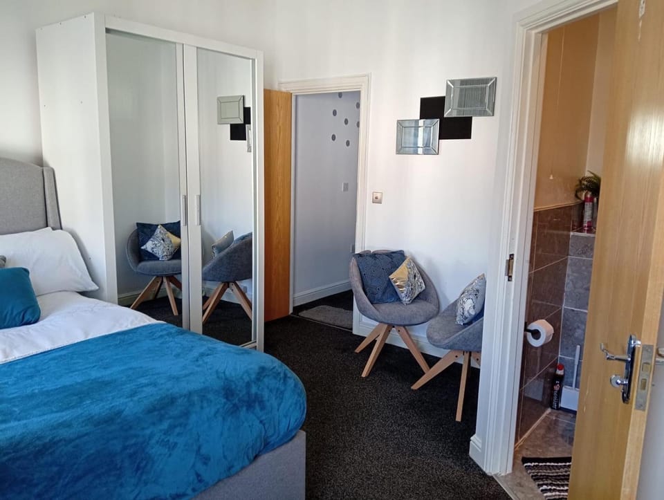 Precise Homes Bed and Breakfast in Wolverhampton