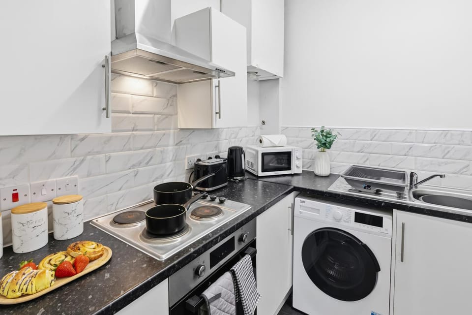 Kitchen or kitchenette, stove, toaster, washing machine