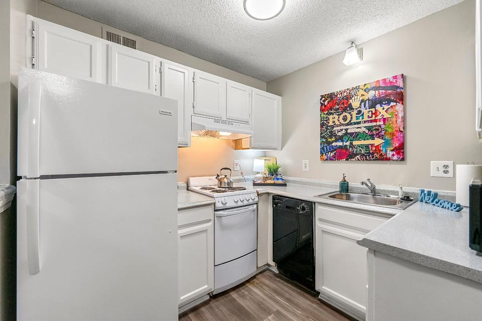Upper Westside 2BR Free Parking & Wi-Fi Apartment in Buckhead