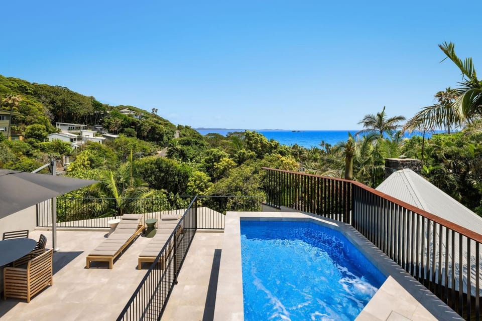 Balcony/Terrace, Swimming pool, sunbed