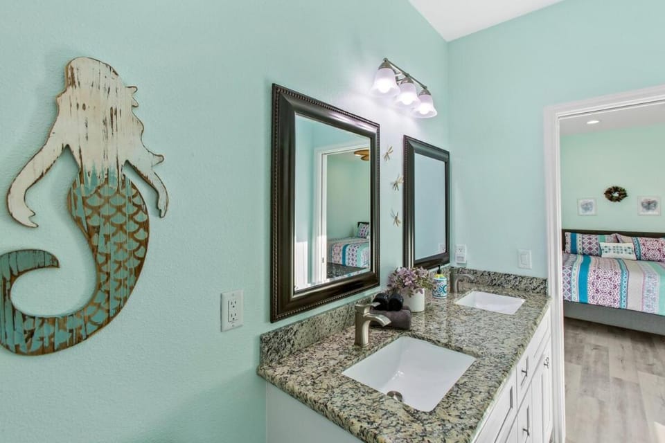 Spectacular Beachfront Beauty 5BR 4BTH - Dragon Fly House in Bolivar Peninsula