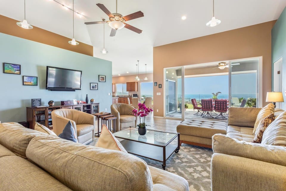 Akoa Place House in Holualoa