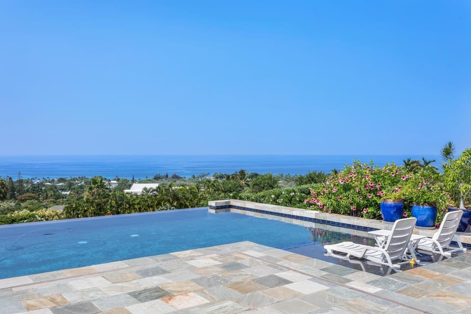 Akoa Place House in Holualoa