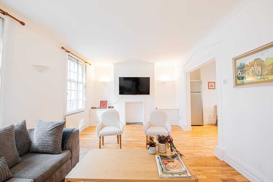 Stylish 3-Bed Apartment in Prime Fulham Location Apartment in London
