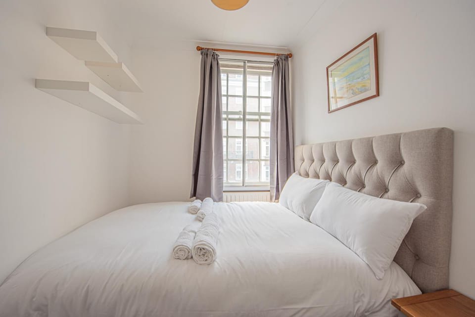 Stylish 3-Bed Apartment in Prime Fulham Location Apartment in London