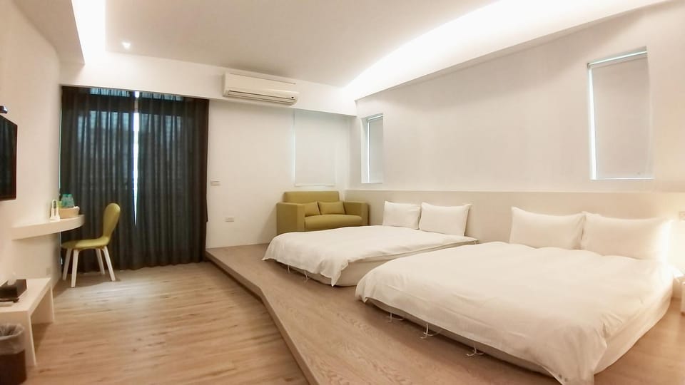 Bed, Photo of the whole room, Family