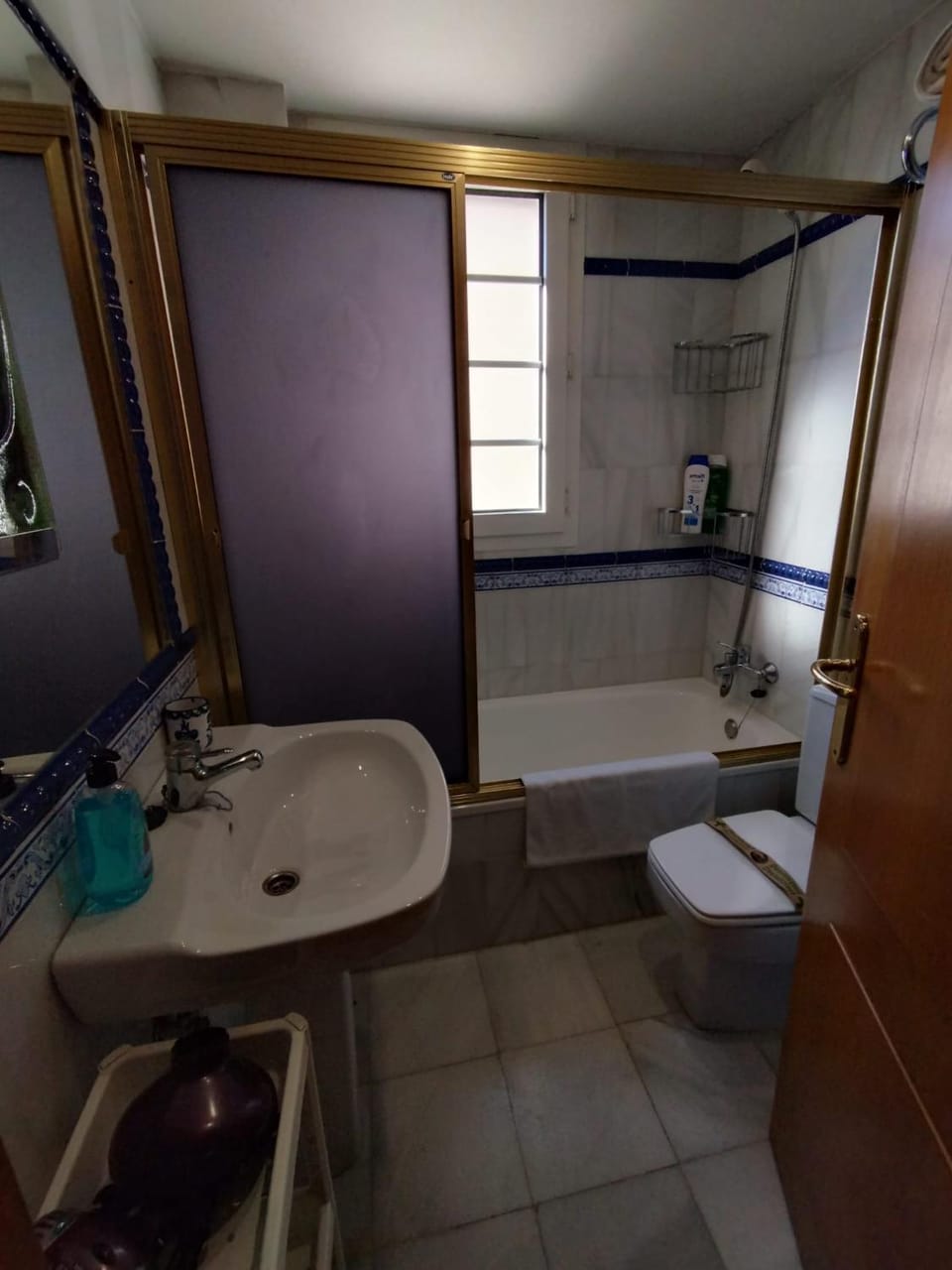 Bathroom, Bath, towels