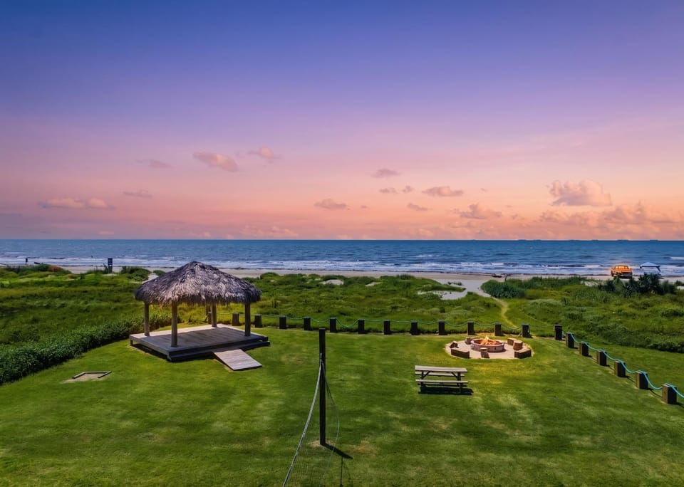 Fire and Ike - A stunning 4 bedroom, 3 bathroom, Beachfront Retreat! Massive Lot Packed w Amenities House in Bolivar Peninsula