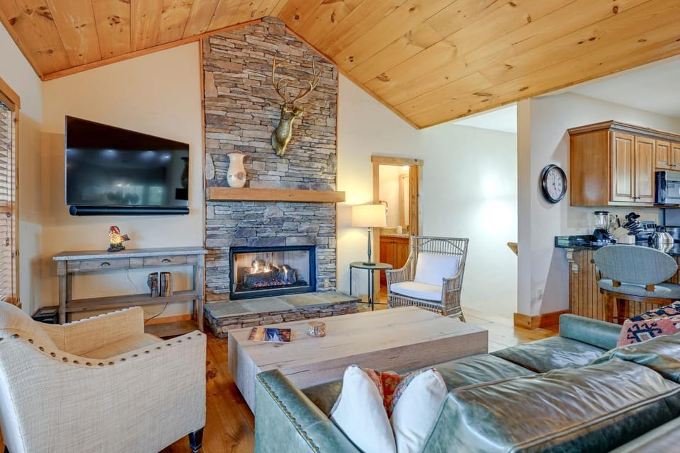 Sapphire Valley Resort Cabin w/ Fireplaces + Grill Cabin in Tennessee