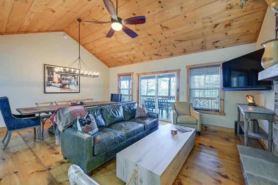 Sapphire Valley Resort Cabin w/ Fireplaces + Grill Cabin in Tennessee